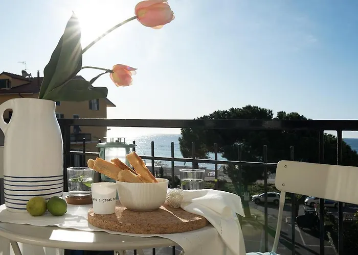 Kaia Light, Sea And Relaxation In Appartement Ospedaletti