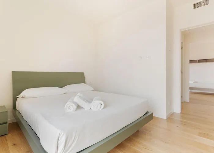 Guesthost - Modern Terrace Flat Lambrate Apartment