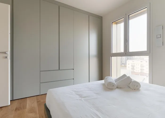 Guesthost - Modern Terrace Flat Lambrate *