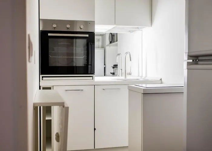 Easylife - - Montenero 10 - Porta Romana Milaan