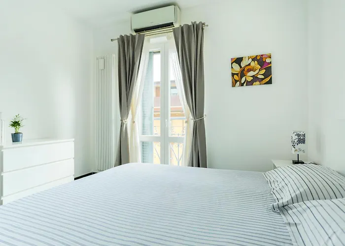Stylish Porta Venezia - Bright With Jacuzzi Apartman