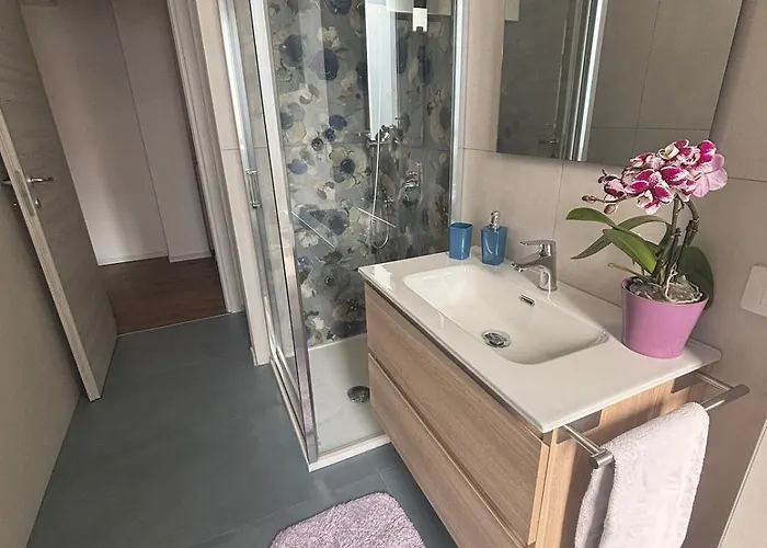 El Mee Canton Apartman Milánó