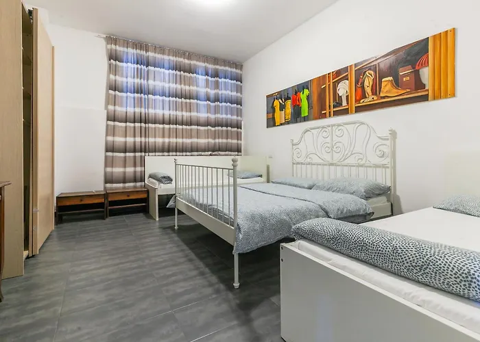 Friends & Family House Daire Milano