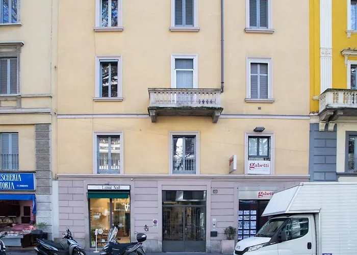 Easylife - - Montenero 10 - Porta Romana Milaan