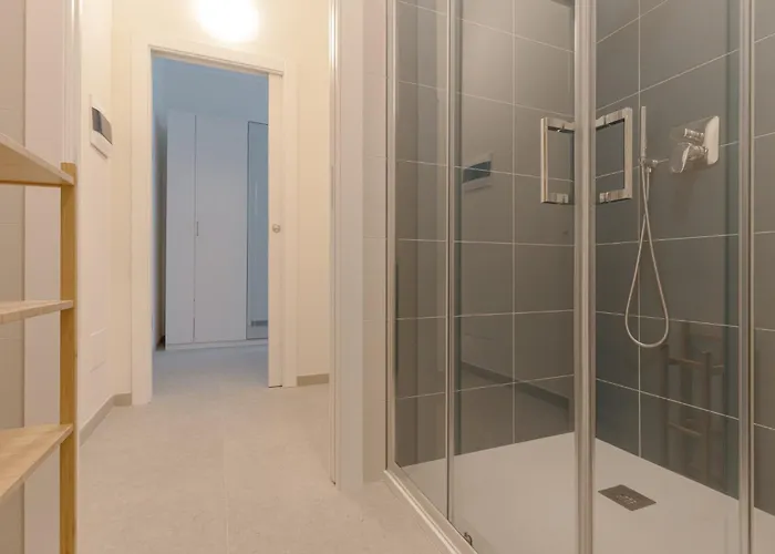 Guesthost - Comfy Near Gambara Mm1 Apartment *