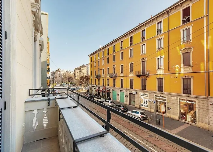 Elegance & Comfort I Balcony I Metro 200m Appartement Milaan