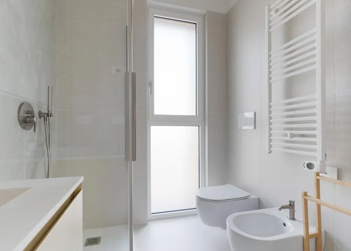 Guesthost - Modern Terrace Flat Lambrate *