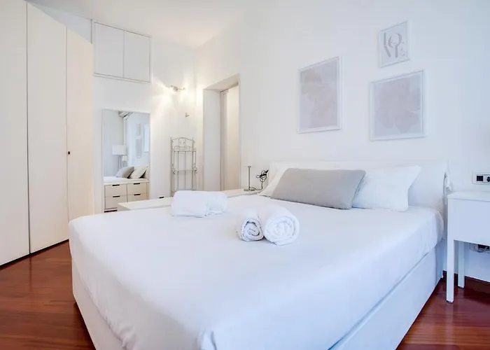 Easylife - - Montenero 10 - Porta Romana Milaan