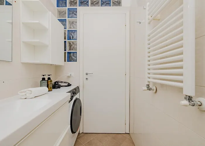 2 Bdr Flat - Direct Tram 15 Min Duomo Apartmán *