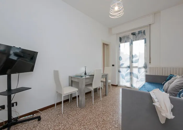 Homelovers Bright And White House Navigli District *
