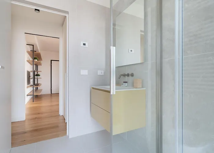 Guesthost - Modern Terrace Flat Lambrate Apartment