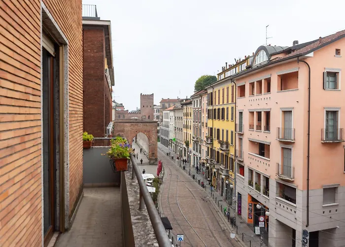 Italianflat - Colonne View - Balcony Retreat - Near Duomo Apartment *