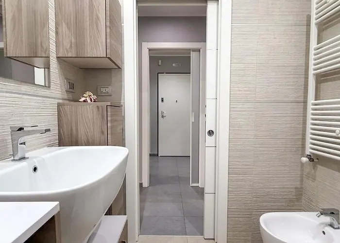 Family 2br With Balcony, Near Metro Milan
