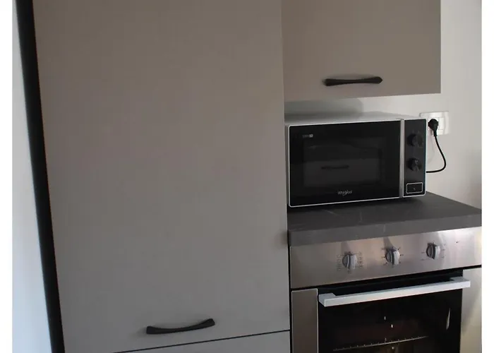 El Mee Canton Apartman Milánó