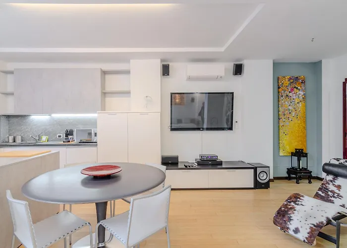 Апартаменты Isola Oasis - Loft With Garden & Free Private Garage Милан