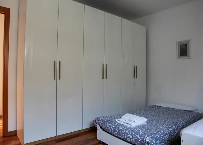 Elegante - 2 Camere, 2 Bagni, Garage E Balcone Appartement *