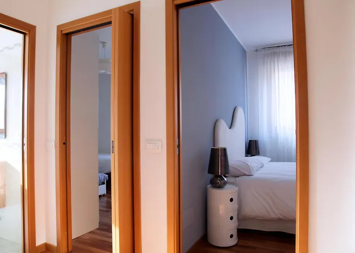 Elegante - 2 Camere, 2 Bagni, Garage E Balcone Appartement