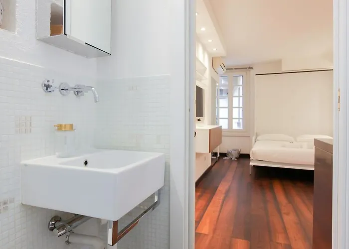 Hacca Collection - Charming In Corso Magenta Apartman *