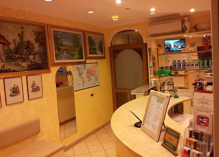 호텔 Arco Romana 3*