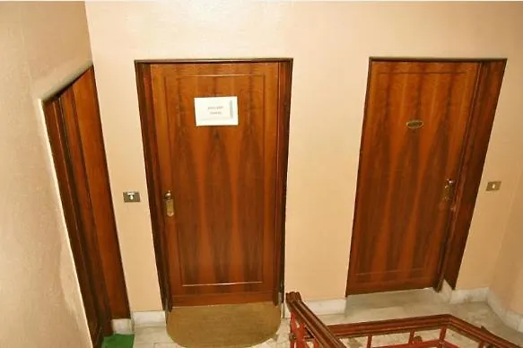 Milan B&B לינה וארוחת בוקר