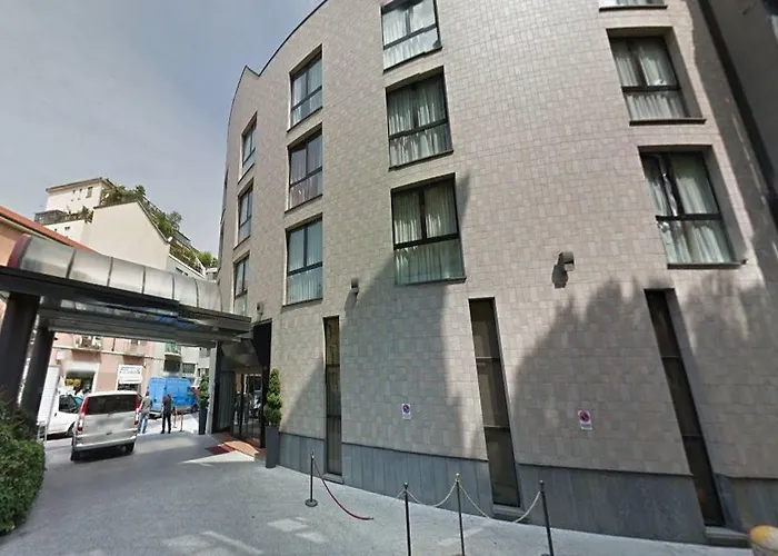 Otel Leonardo Center 4*