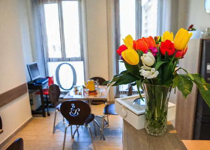 Hotel Av 2*