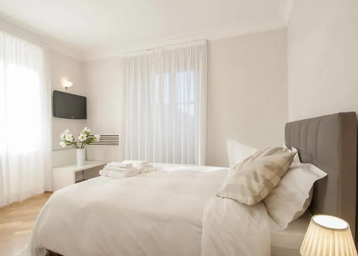 Szálloda Royal Suites *