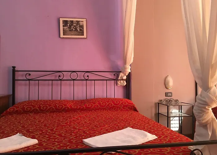 Vintage Hotel *