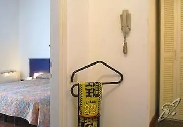 Pola アパートホテル