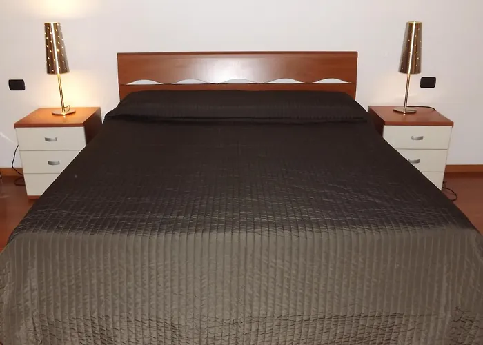 Easy - And Navigli Milan