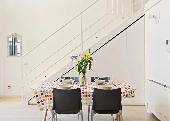 Apartmán Guesthost - Elegant Loft With Balcony!