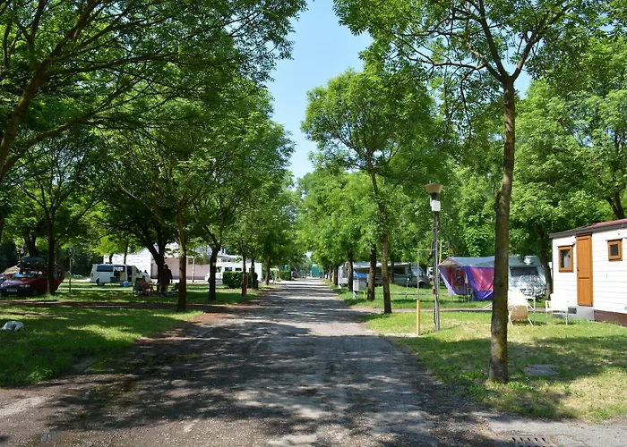 Campeggio Village Di Milano