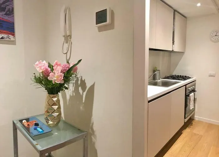 Joivy 1br In Isola With Stunning View To Bosco Verticale Milan