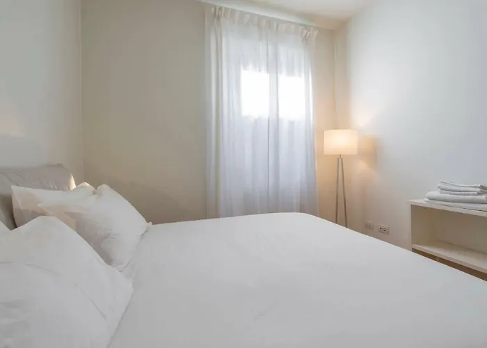 Joivy 1br In Isola With Stunning View To Bosco Verticale Milan