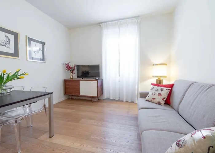 Joivy 1br In Isola With Stunning View To Bosco Verticale Milan