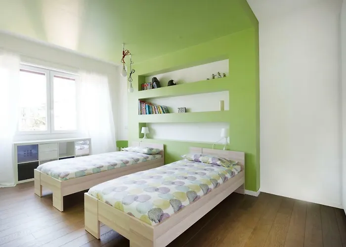 Daire Lush Contemporary Flat, Wonderful With 3 Bedrooms, 6 Guests *