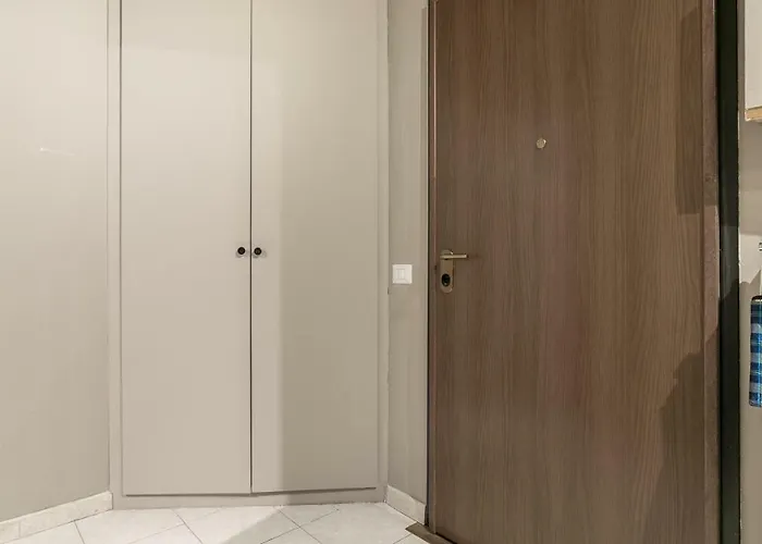 Next Stop - Station Милан