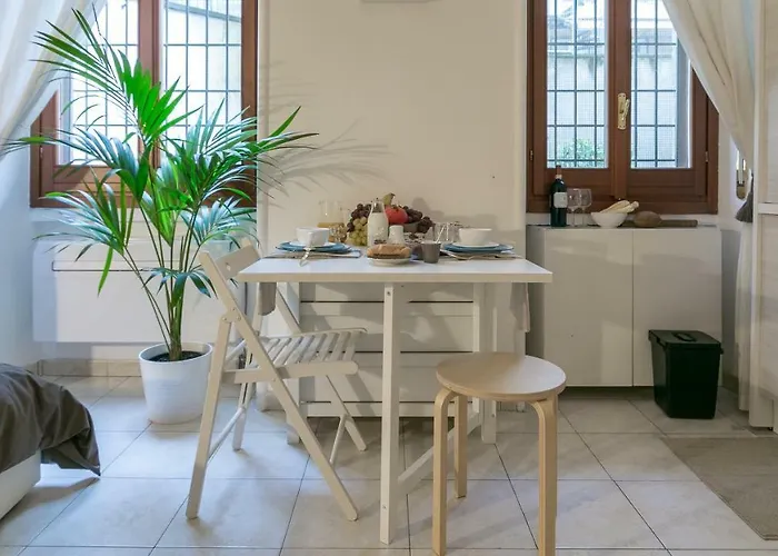 Next Stop - Station Милан