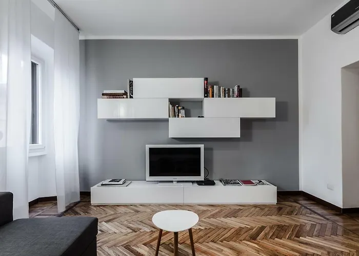 Sweet San Lorenzo, Right In The Centre Milan