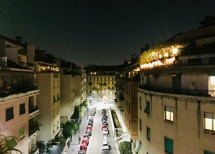 公寓 Spacious Near Centrale-loreto-duomo *