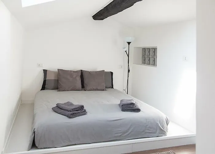 Industrial Near Duomo Appartement