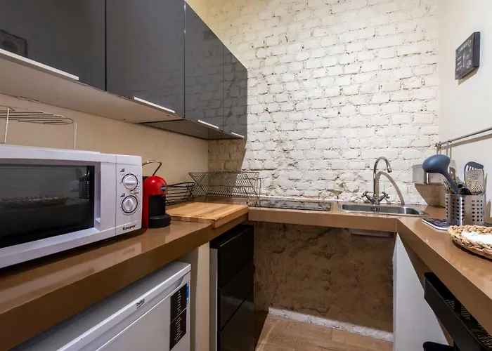 Gluck Station Subway Wifi Apartment