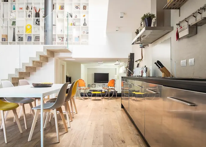 Stylish Loft With Garden, 8 Guests, 3 Bedrooms Διαμέρισμα