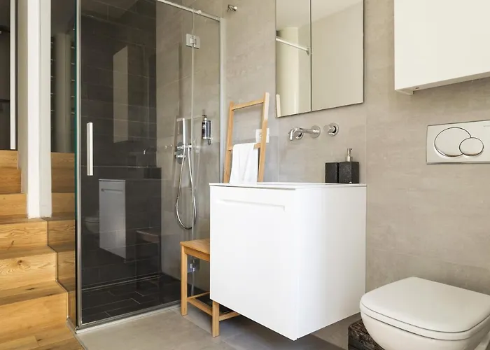 Stylish Loft With Garden, 8 Guests, 3 Bedrooms Διαμέρισμα *