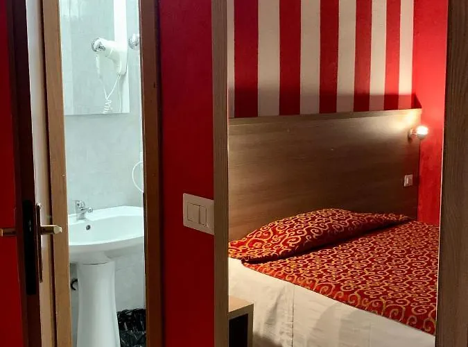 Vintage Hotel *